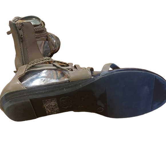 Route 66 Sandals Size 10 Tan Beige Gray Strappy Zipup Gladiator Flats Sh… - Picture 5 of 5